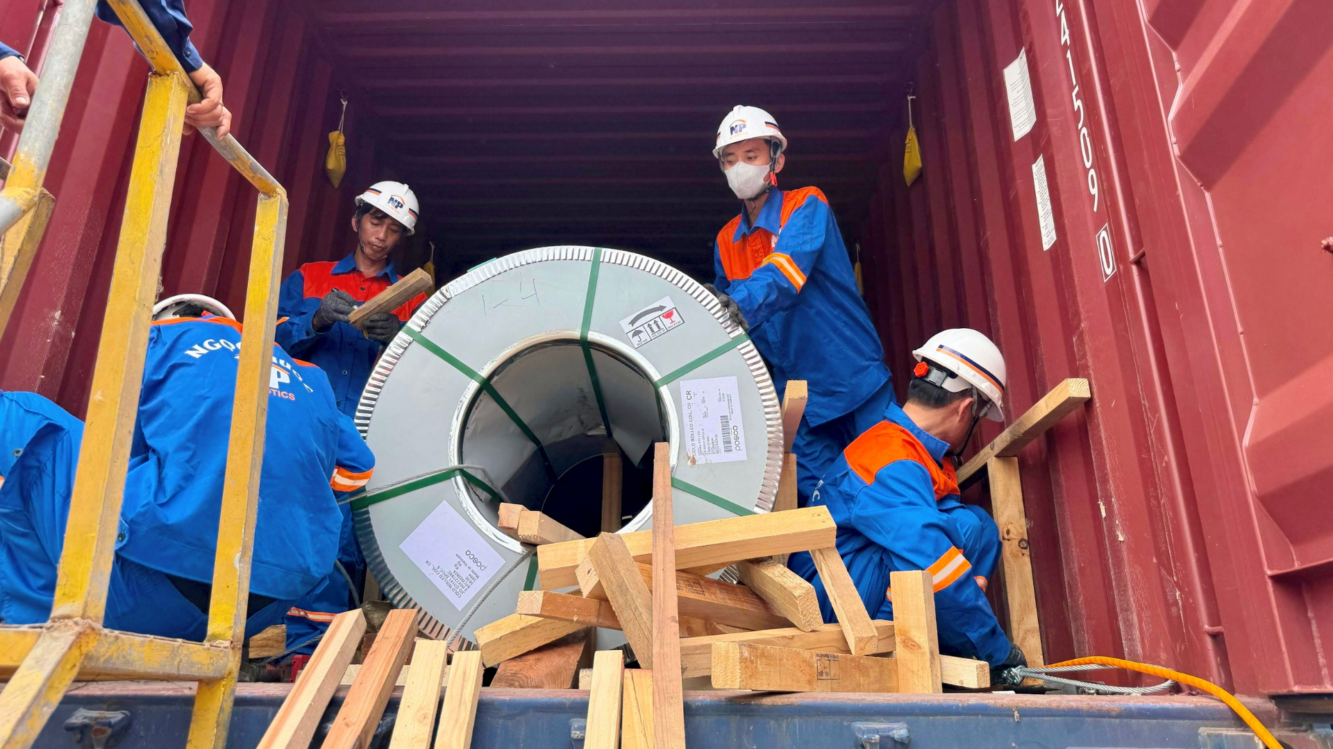 Lashing Container: Cách Cố Định Hàng Trước Khi Xuất Khẩu